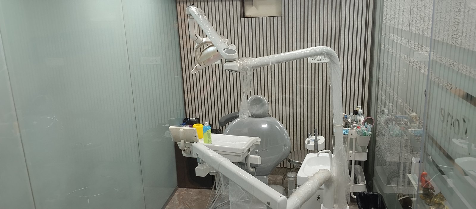 Dental procedure room at Tooth Zone